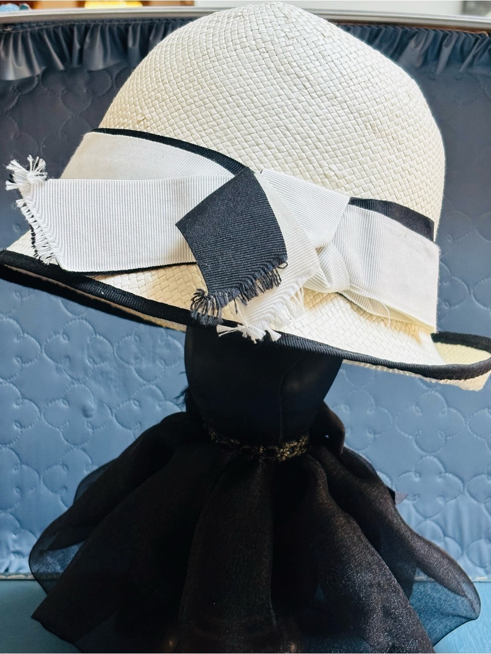 VTG cloche paper sun hat with a black and white bow band.made in Italy